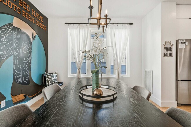 Building Photo - 1007 12th Ave N