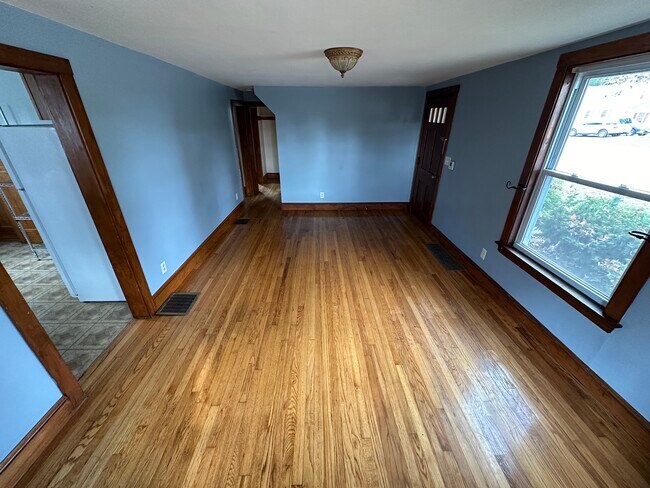 Living Room - 95 Portsmouth Ave