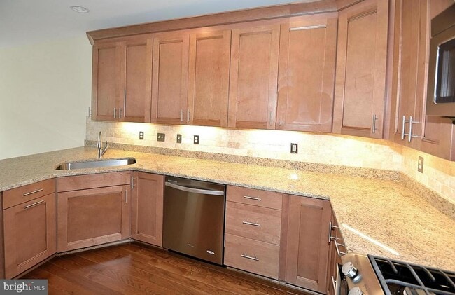 Building Photo - 9425 Van Arsdale Dr