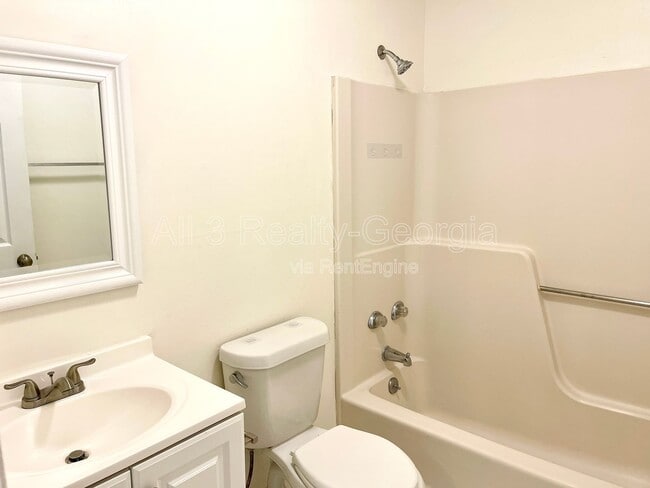 Building Photo - 135 Meadowbrook Ct