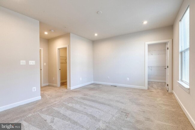 Building Photo - Live in the highly coveted community of Pa...