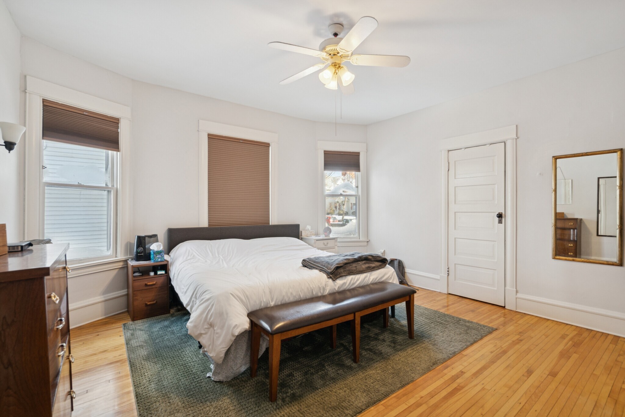 Building Photo - 2120 Emerson Ave S