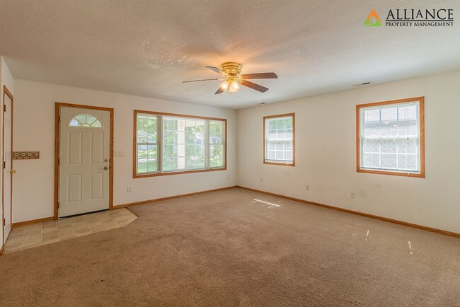 Building Photo - All appliances included, washer/dryer hookups!