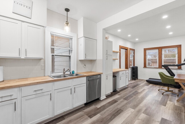 Building Photo - 1136 Fond Du Lac Ave