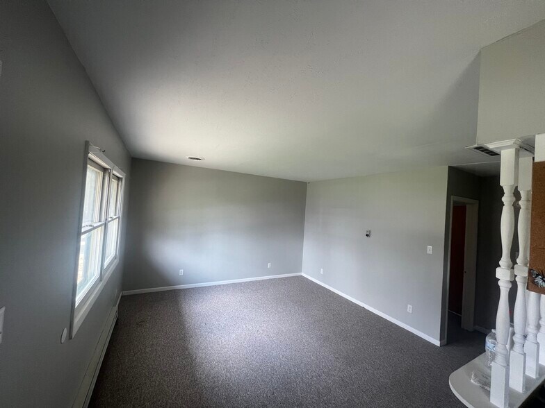 Building Photo - 410 Frorer Ave