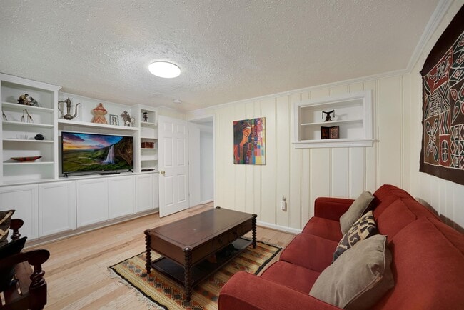 Building Photo - 4518 Chase Ave