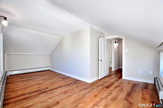 Building Photo - 59 Bridge St