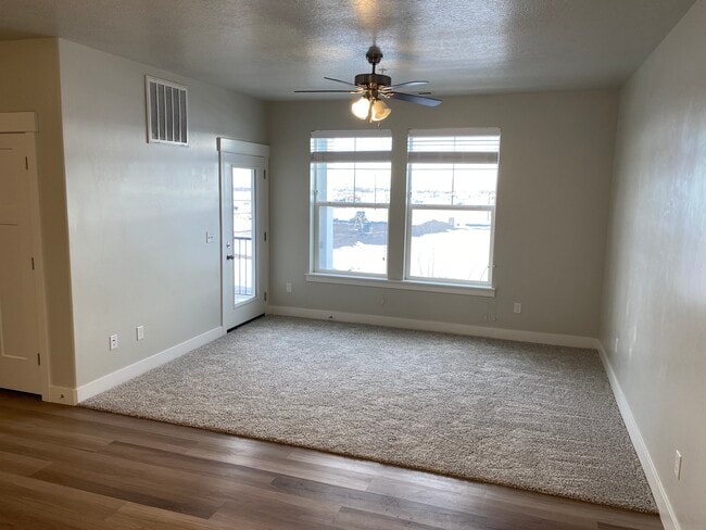 Building Photo - FAROOQUI D-202