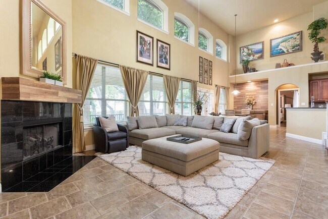 Building Photo - 1442 River Forest Dr