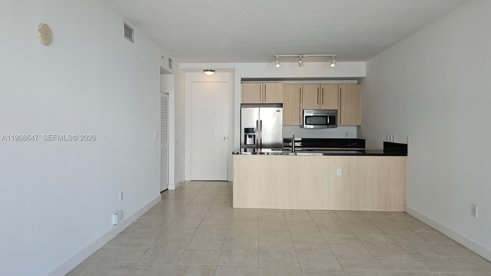 Building Photo - 1111 SW 1st Ave