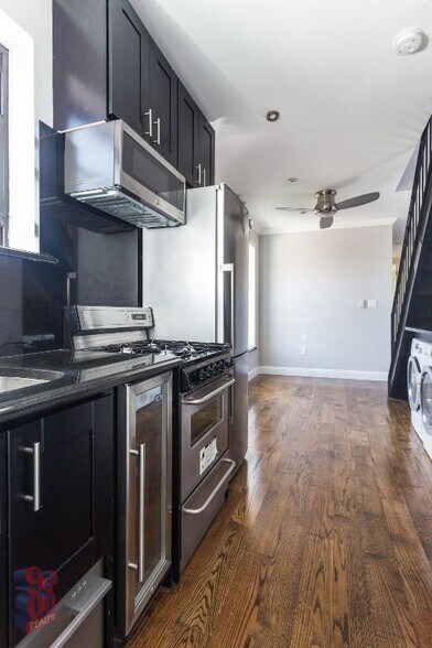 Building Photo - 212 E 105th St