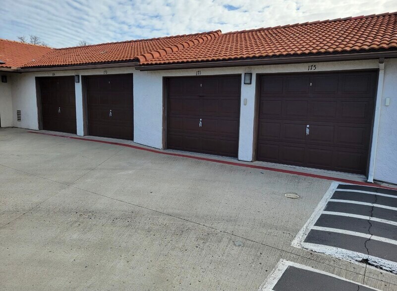 Building Photo - 9856 Shirley Gardens Dr