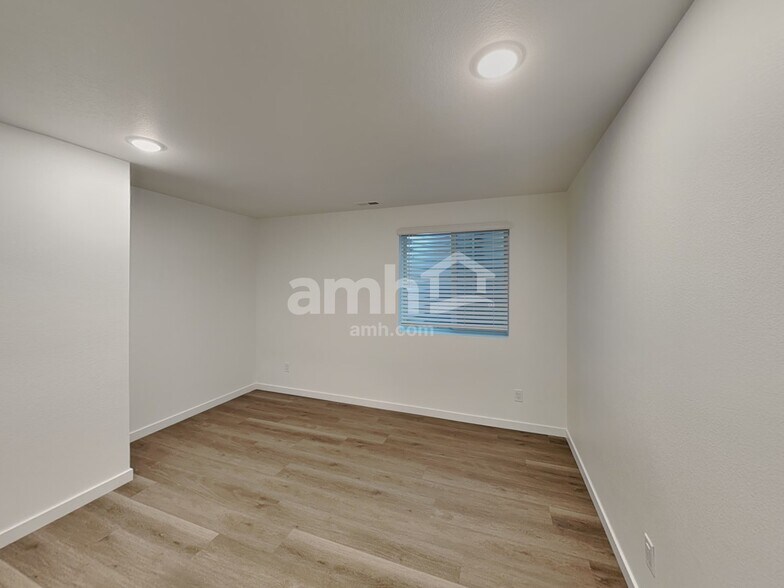 Building Photo - 23553 E 3rd Pl