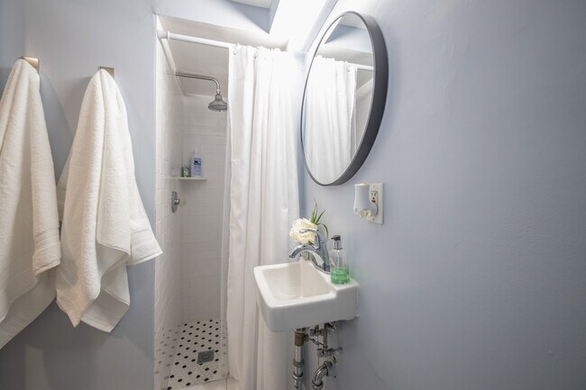 Building Photo - Basement