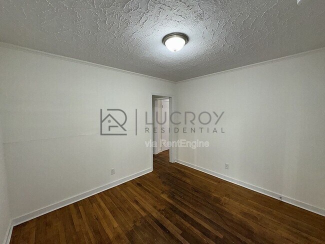 Building Photo - 3147 Shirley Dr