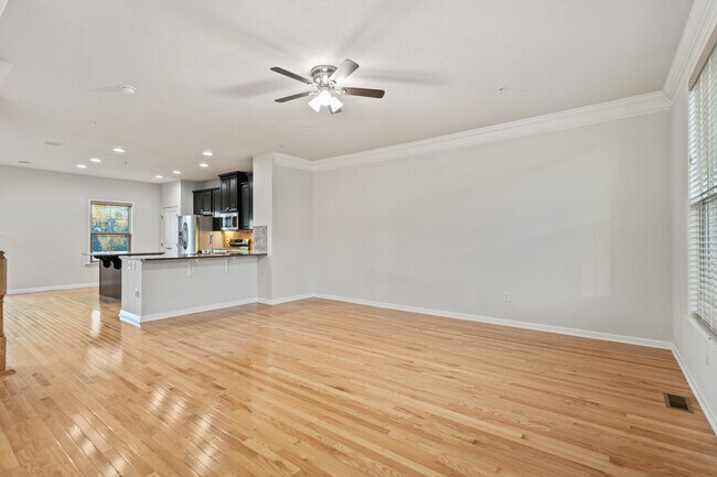 Building Photo - 407 Fairmont Dr