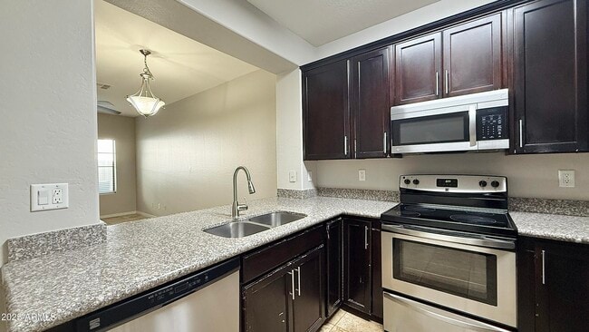 Building Photo - 7323 E Belleview St