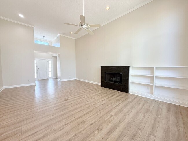 Building Photo - 5511 La Moya Ave