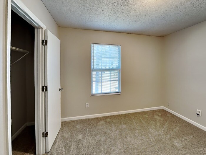 Building Photo - 5595 Fairington Pl