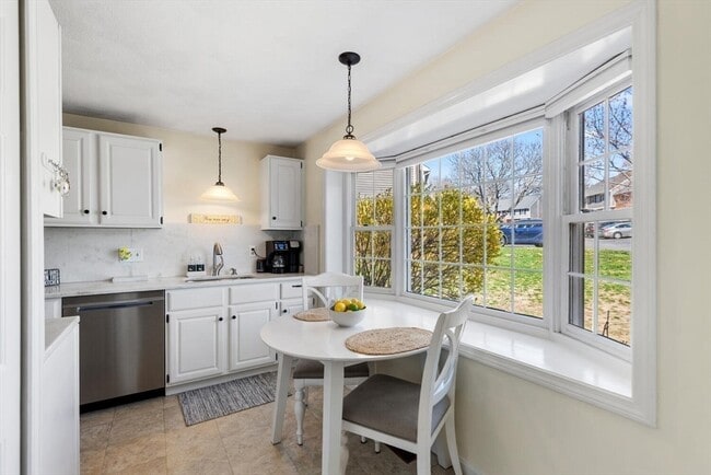 Building Photo - 320 Newbury St