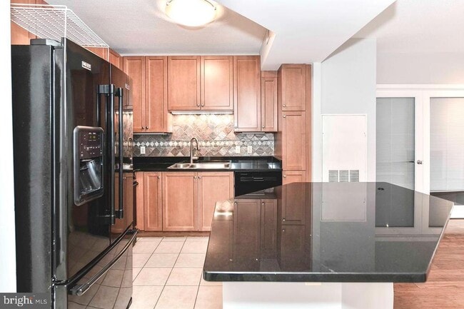 Building Photo - 851 N Glebe Rd