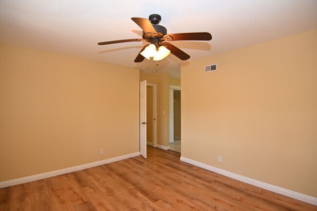 Building Photo - Beautiful 5 bed 3 bath, 2 car Garage & Pool, Near Snell & Calero