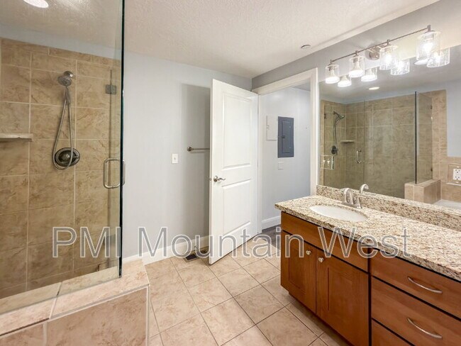 Building Photo - 88 S 900 E