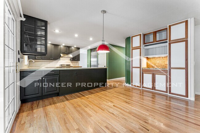 Building Photo - Beautiful Home with Fenced Back Yard and Cozy Fireplace