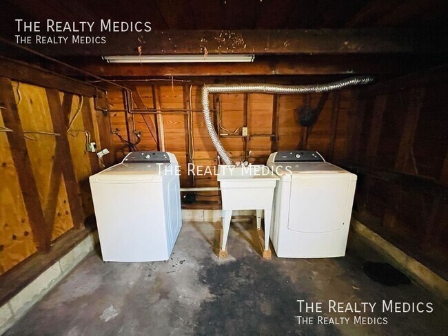 Building Photo - 1332 W Princeton St