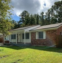 Building Photo - Charming Brick 3 Bedroom / 1.5 Bath Home in Hyde Park!