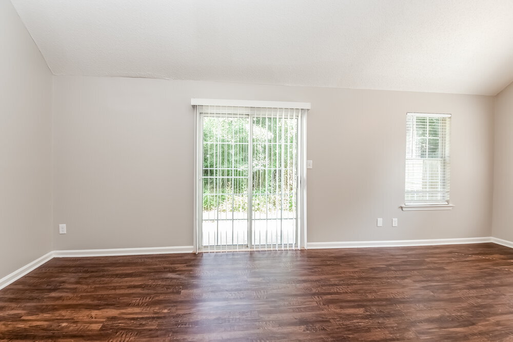 Building Photo - 630 W Manor