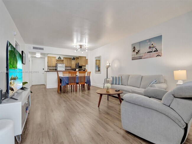 Building Photo - 3725 S Ocean Dr