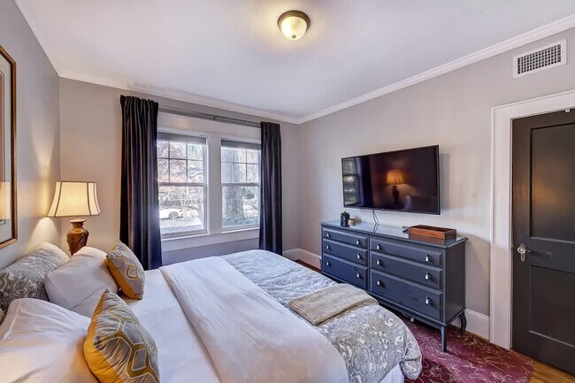 Building Photo - 800 Magnolia Ave