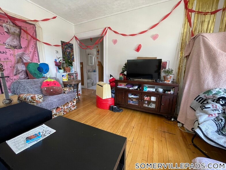 Building Photo - 35 Rose St