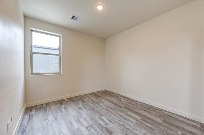 Building Photo - 13103 Honey Suckle Ridge Ln