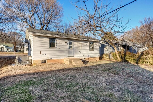 Building Photo - 1816 W Olive St