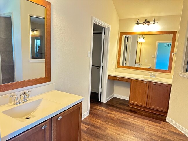 Building Photo - 429 Foxcraft Dr