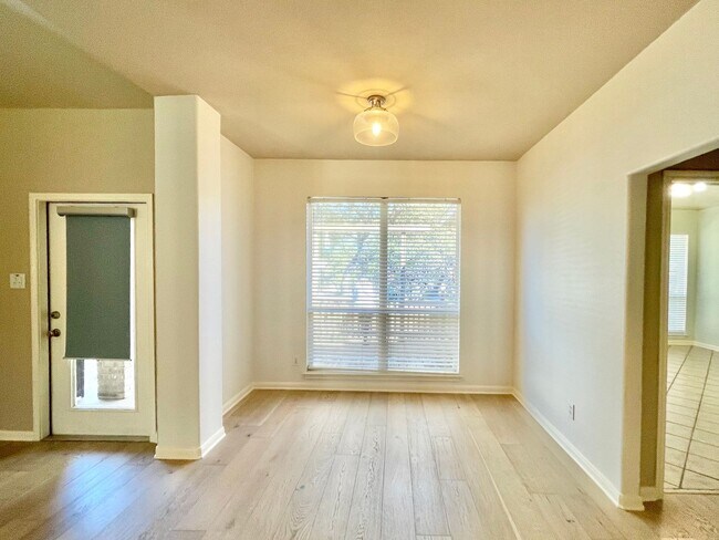 Building Photo - 707 Belmark Ct