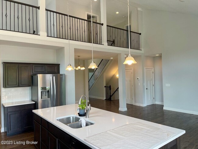 Building Photo - 2105 Meadows Edge Ln