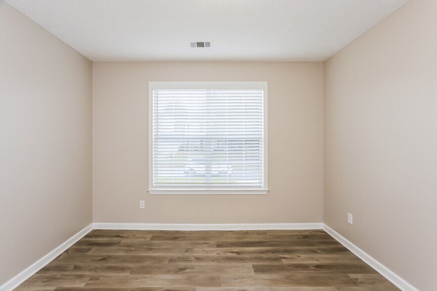 Building Photo - 8079 Clearview Cir