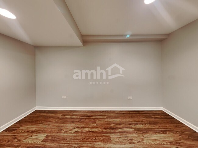 Building Photo - 214 Winding Trail