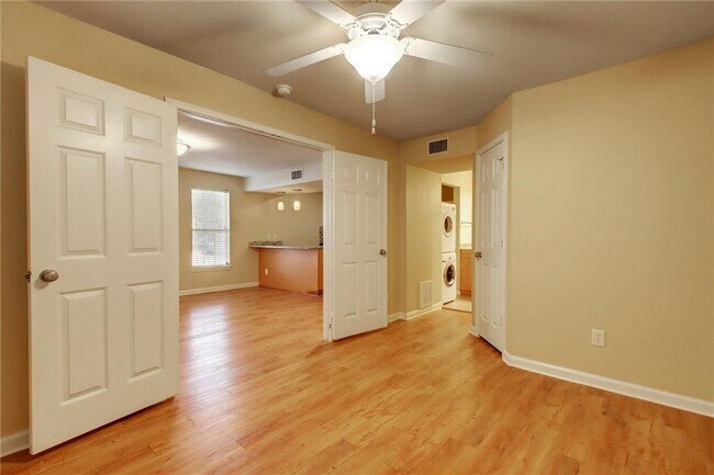 Building Photo - 7685 Northcross Dr