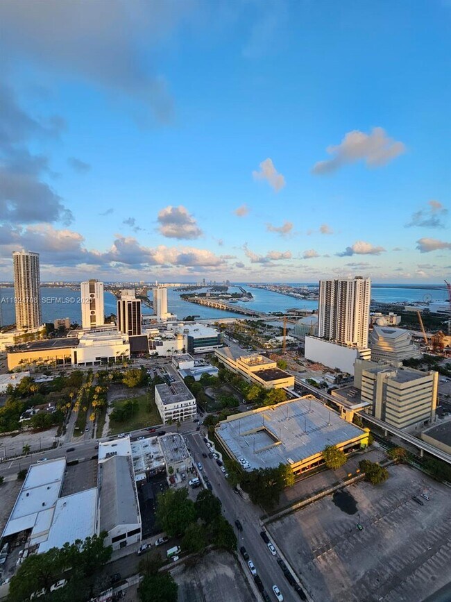 Building Photo - 1600 NE 1st Ave