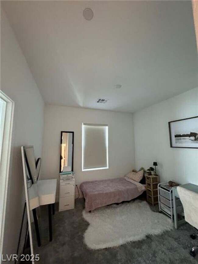 Building Photo - Modern Furnished Optional 3 Bedroom Townhome in Prime Southern Highlands Location