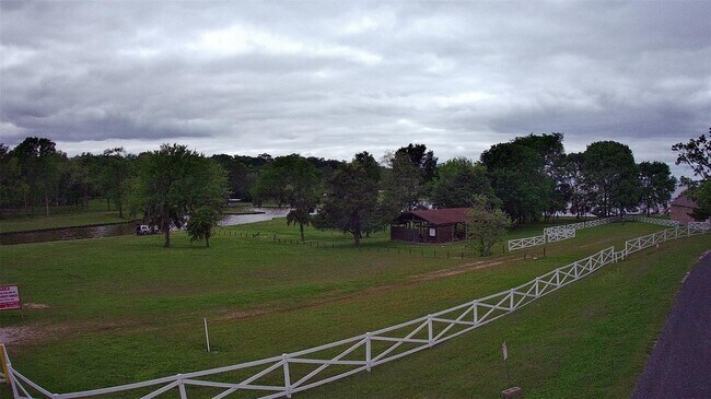 Building Photo - 401 Paradise Dr