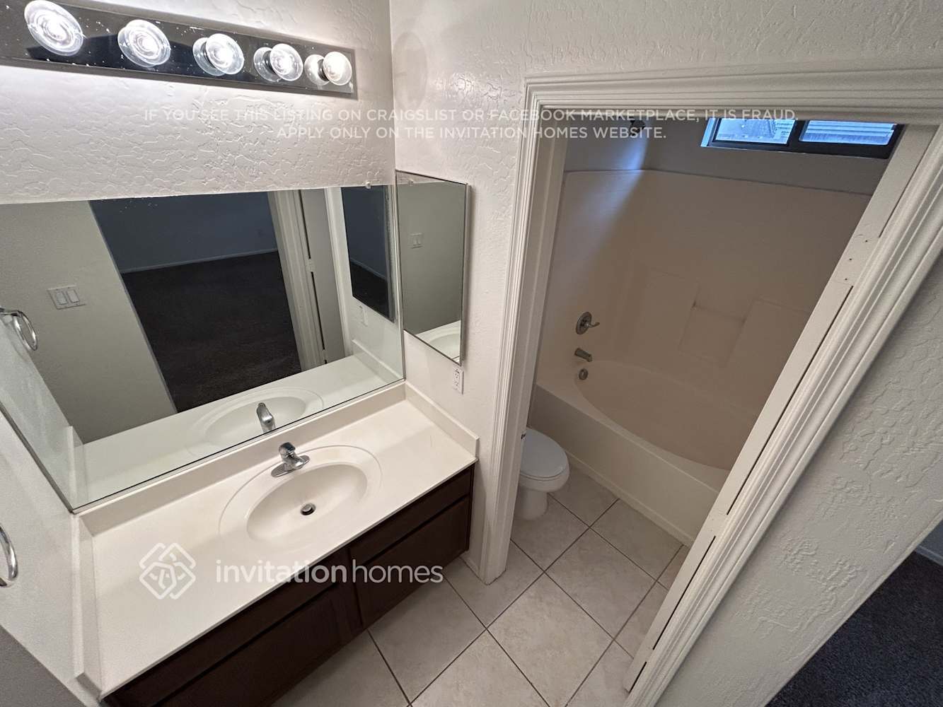 Building Photo - 5903 S 32nd Ln