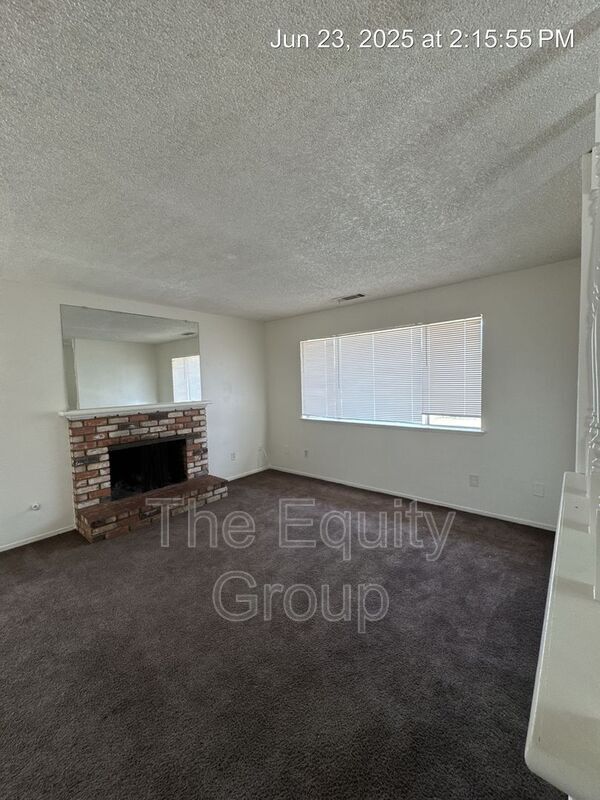 Building Photo - 2115 W Inyo Ave