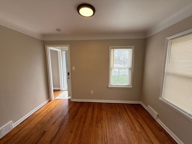 Building Photo - Renovated 3-Bedroom Home – We Welcome Sect...