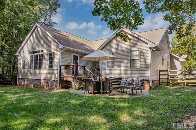 Building Photo - Ranch Home Available - Walk to Downtown Wake Forest!