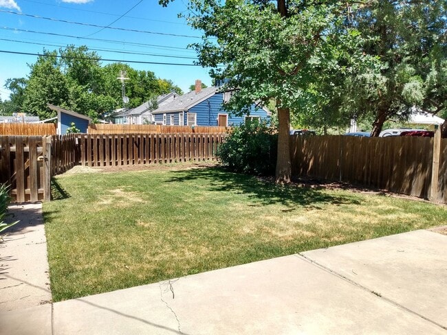 Building Photo - SUPER CUTE 3 BED/2 BATH BUNGALOW IN OLD TO...